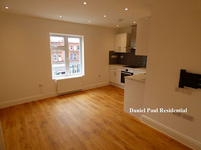 1 Bedroom Flat To Rent In Goldhawk Road, London, W12