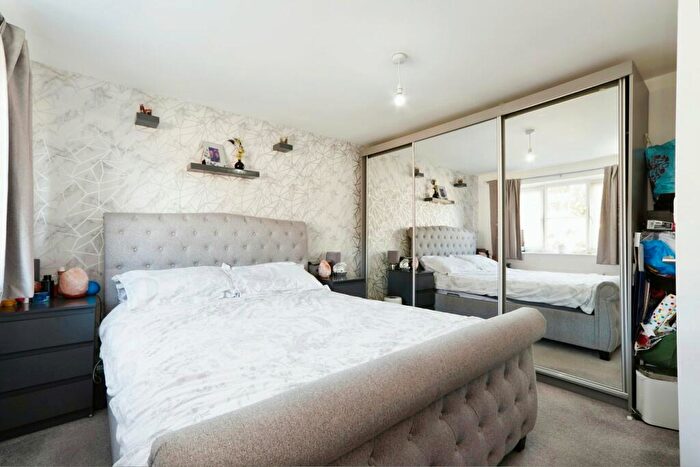 3 Bedroom Terraced House For Sale In Horsforde View, Leeds, LS13
