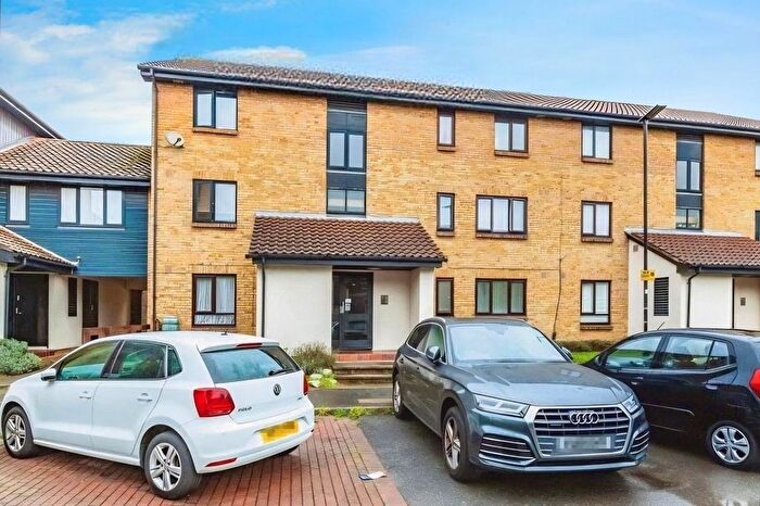 Studio To Rent In Badger Close, Feltham, TW13