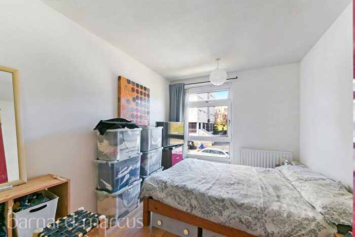 1 Bedroom Flat For Sale In Bell Drive, London, SW18