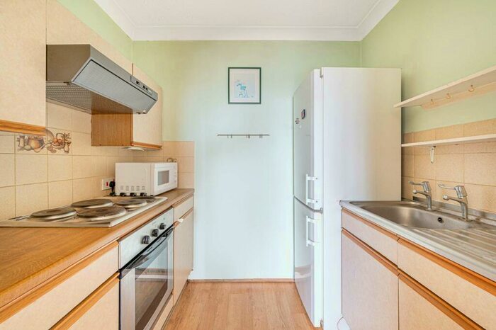 1 Bedroom Flat To Rent In Friern Park, North Finchley, London, N12