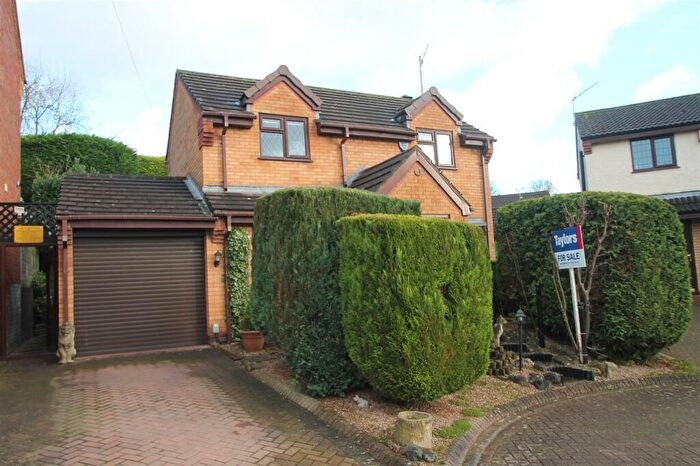 3 Bedroom Detached House For Sale In Balmoral Close, Halesowen, B62