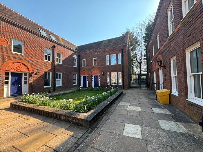 2 Bedroom Flat To Rent In Oxford Road, Aylesbury, HP19