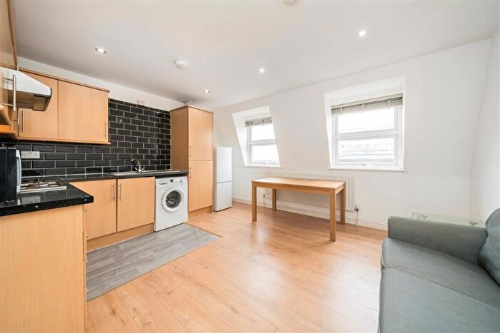 2 Bedroom Flat To Rent In Bethnal Green Road, Bethnal Green, E2