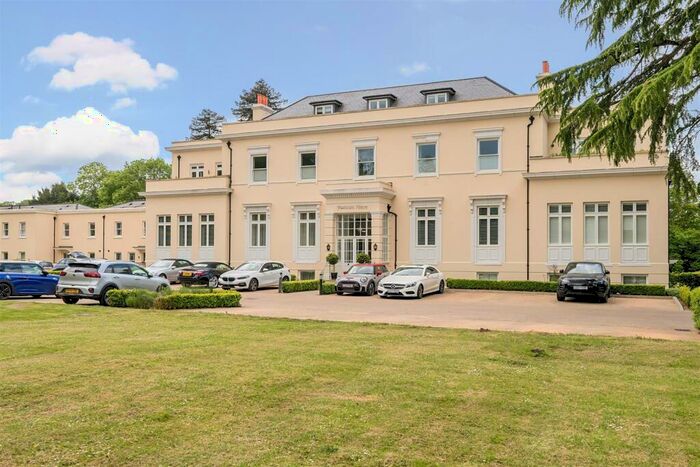 2 Bedroom Flat For Sale In Frith Park, Sturts Lane, Walton On The Hill, Tadworth, KT20
