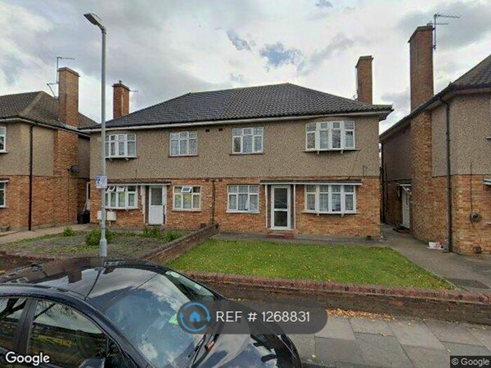 2 Bedroom Flat To Rent In Eastern Avenue, Ilford IG2