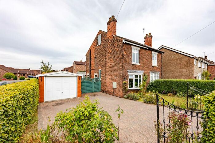 3 Bedroom Semi-Detached House For Sale In Woodland Drive, Broughton, DN20