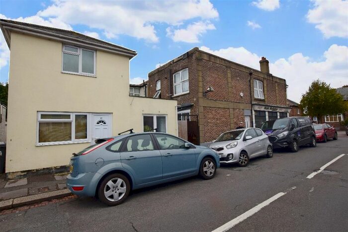 1 Bedroom Flat To Rent In Essex Road, Bognor Regis, West Sussex, PO21