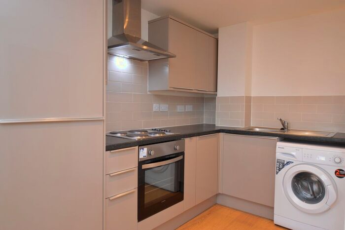 1 Bedroom Flat To Rent In Crockhamwell Road, Woodley, RG5