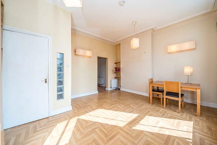 1 Bedroom Flat For Sale In Goldhawk Road, London, W12