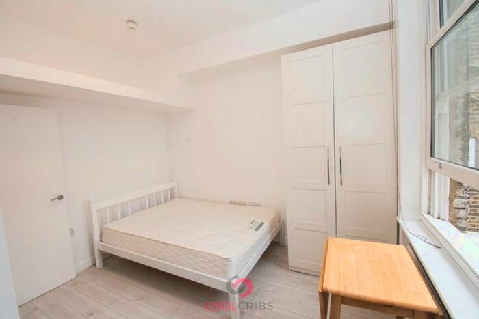 Studio To Rent In Warwick Road, Earls Court, London, SW5