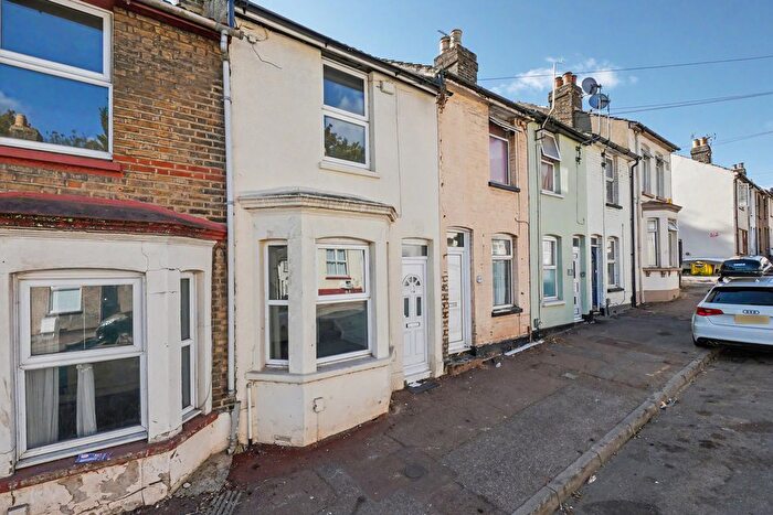 3 Bedroom Terraced House To Rent In Chatham, ME4