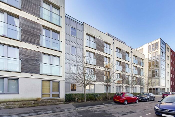 1 Bedroom Flat To Rent In Garden Road, Richmond, TW9