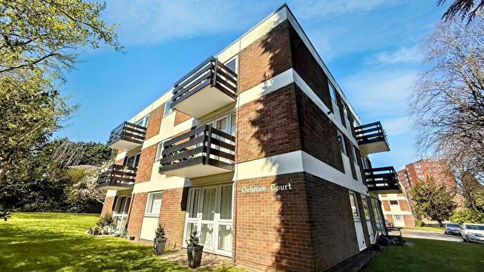 1 Bedroom Flat For Sale In Oulsnam Court, Wake Green Park, B13