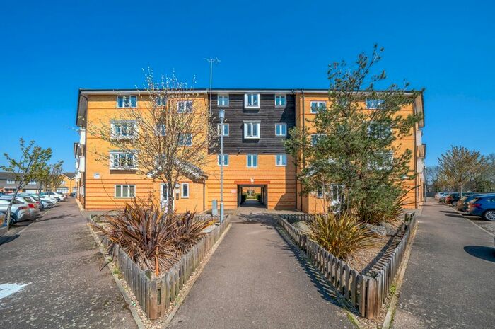 2 Bedroom Flat To Rent In Stanley Close, London, SE9
