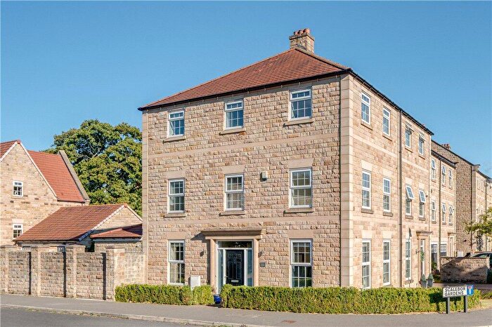 4 Bedroom Semi-Detached House For Sale In Scalebor Gardens, Burley In Wharfedale, Ilkley, Bradford, LS29