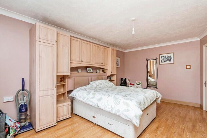 4 Bedroom Bungalow For Sale In Morelands Road, Waterlooville, Hampshire, PO7