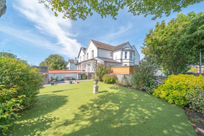 3 Bedroom Apartment For Sale In The Kings Gap, CH47