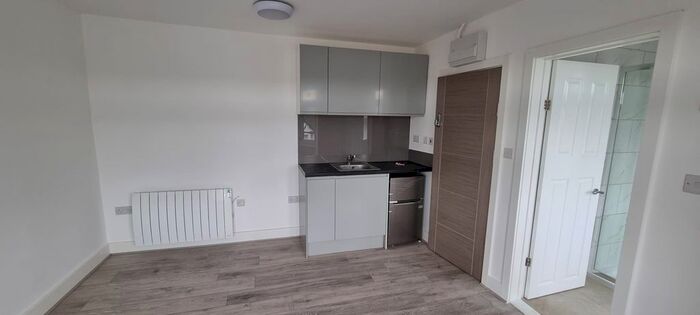 Studio To Rent In Wood Close, Kingsbury NW9