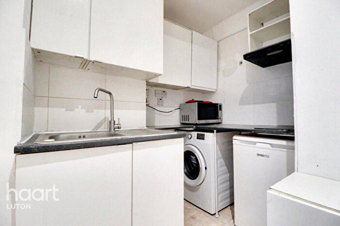1 Bedroom Apartment For Sale In Studley Road, Luton, LU3