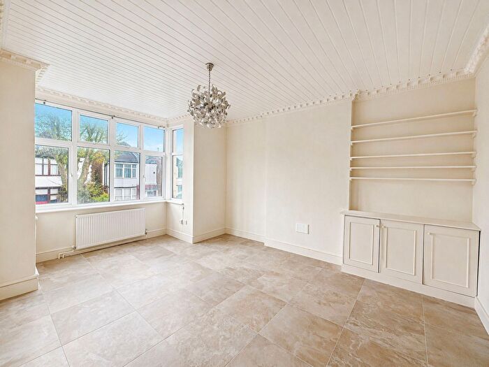 2 Bedroom Flat To Rent In Chichele Road, London, NW2