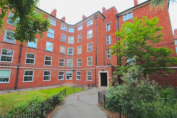 3 Bedroom Flat To Rent In St. Katharines Way, London, E1W