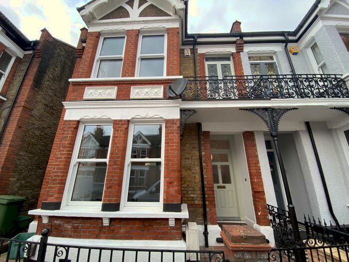 3 Bedroom Semi-Detached House To Rent In Kendall Road, BR3