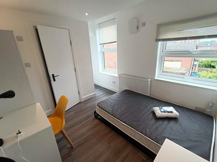 1 Bedroom Terraced House To Rent In Alfreton Road, Nottingham, NG7