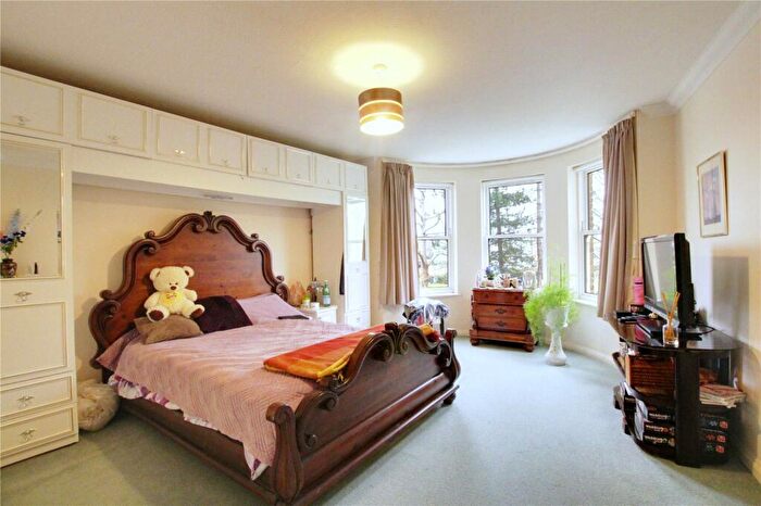 2 Bedroom Flat To Rent In Beach Crescent, Littlehampton, West Sussex, BN17