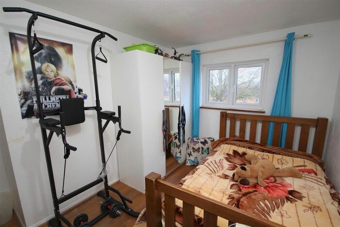 3 Bedroom End Of Terrace House For Sale In Page Close, Bean, Dartford, DA2