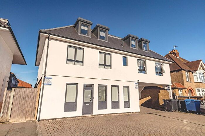 2 Bedroom Maisonette For Sale In Dedworth Road, Windsor, SL4