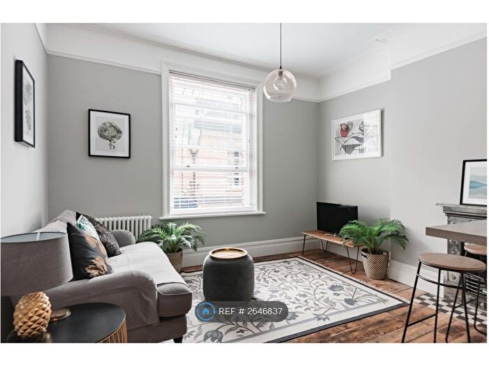 1 Bedroom Flat To Rent In Westbourne Arcade, Westbourne, Bournemouth, BH4