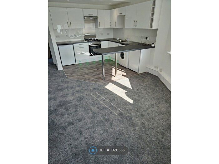 2 Bedroom Flat To Rent In Milton Road, Southsea, PO4