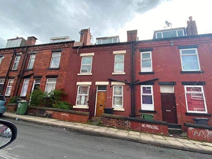 2 Bedroom Terraced House To Rent In Bayswater Row, Leeds, West Yorkshire, LS8