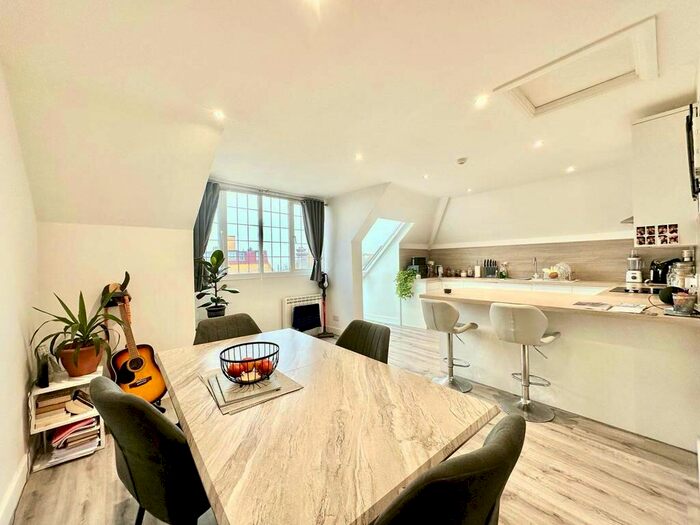 2 Bedroom Flat To Rent In Beresford Gardens, Margate, CT9