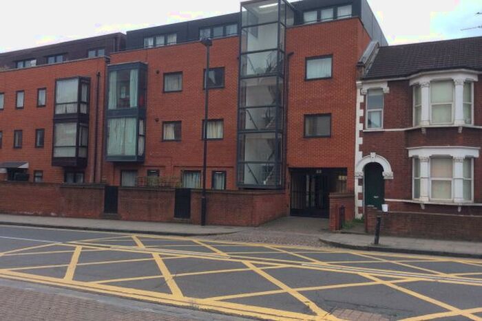 3 Bedroom Link Detached House To Rent In Hornsey Road, Islington, Holloway, North London, N7