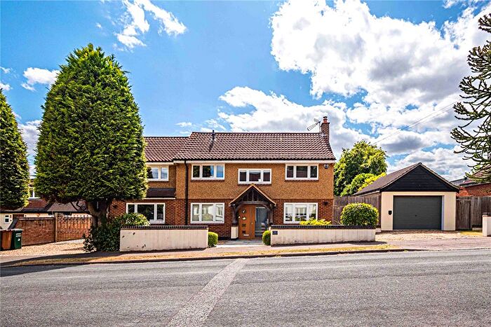 4 Bedroom Detached House For Sale In Hilltop Road, Kings Langley, Hertfordshire, WD4
