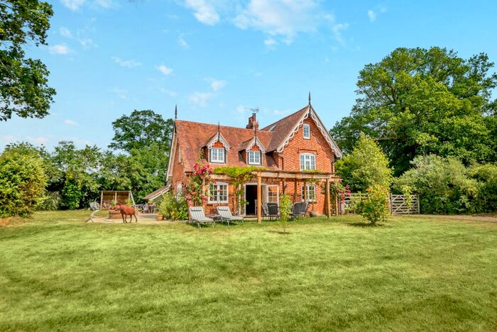 4 Bedroom Detached House For Sale In Petworth Road, Chiddingfold, Godalming, West Sussex, GU8
