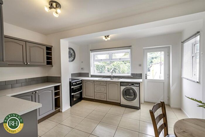 2 Bedroom Semi-Detached House For Sale In Crompton Avenue, Doncaster, DN5