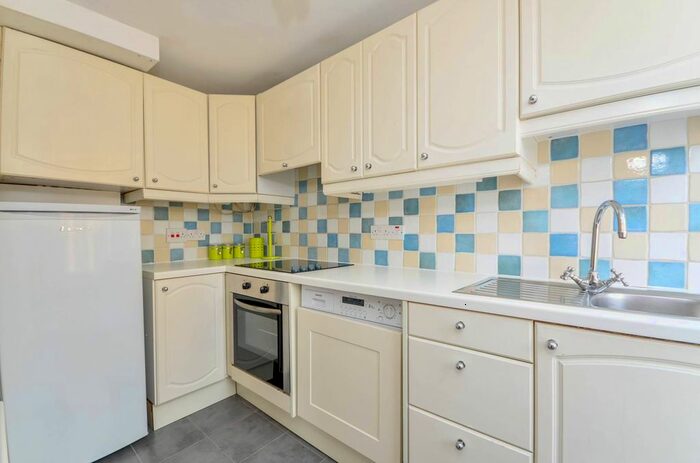 2 Bedroom Flat To Rent In Castletown Road, West Kensington, London, W14