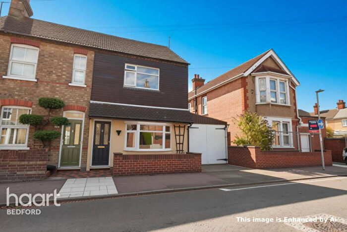 3 Bedroom Semi-Detached House For Sale In Bower Street, Bedford, MK40