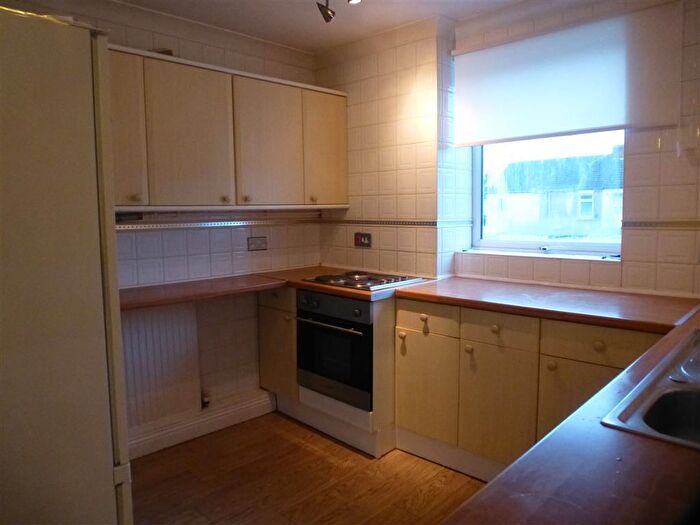 2 Bedroom Flat To Rent In County Road, Swindon, SN1
