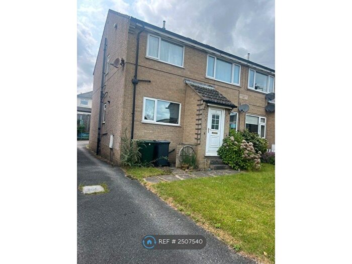 2 Bedroom Flat To Rent In Warren Lane, Eldwick, BD16