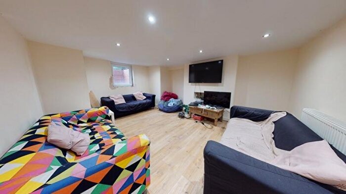 6 Bedroom Terraced House To Rent In Estcourt Terrace, Headingley, Leeds, LS6