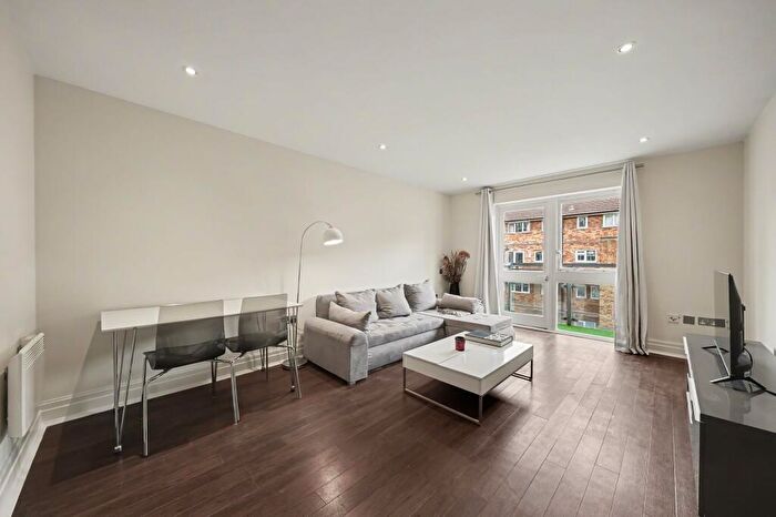 2 Bedroom Flat For Sale In Hoxton Square, London, N1