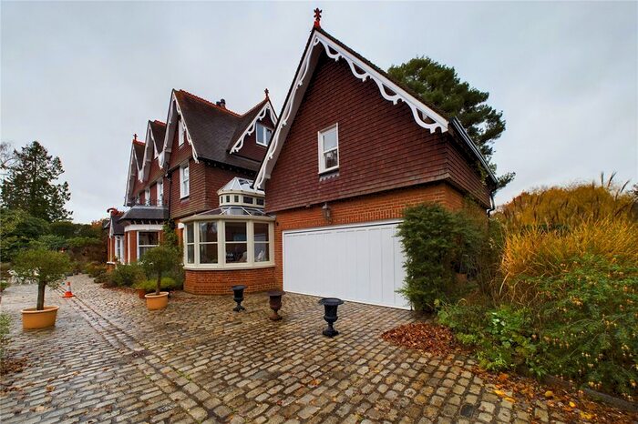 Studio To Rent In Clay Hall Lane, Copthorne, Crawley, Surrey, RH10