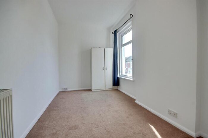 2 Bedroom Flat For Sale In Northern Parade, Portsmouth, PO2