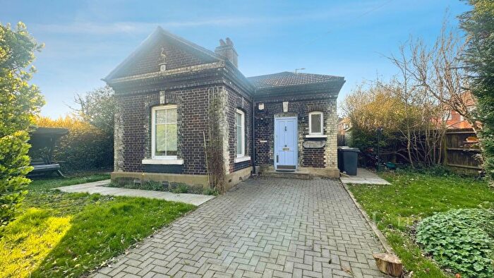 2 Bedroom Bungalow To Rent In Stockwood Park, LU1
