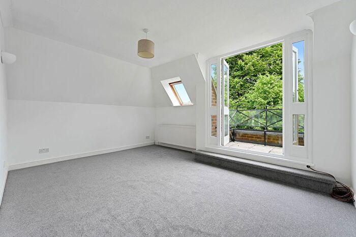 2 Bedroom Flat To Rent In Overton Road, Alexa Court, SM2