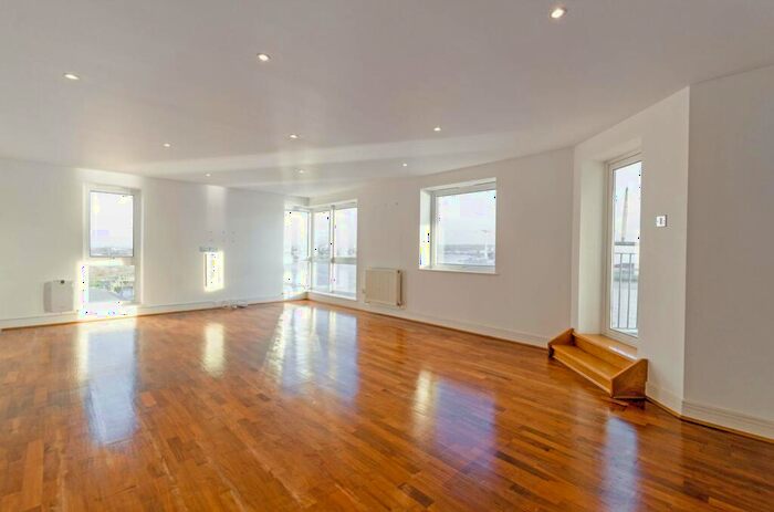 2 Bedroom Flat To Rent In Wotton Court, Canary Wharf, London, E14